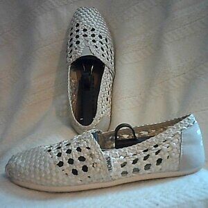 TOMS Cream Satin Open Weave Crochet Alpargatas Size 8